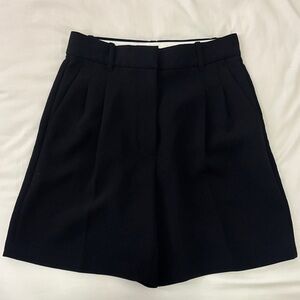 Aritzia Effortless Black Women's Shorts